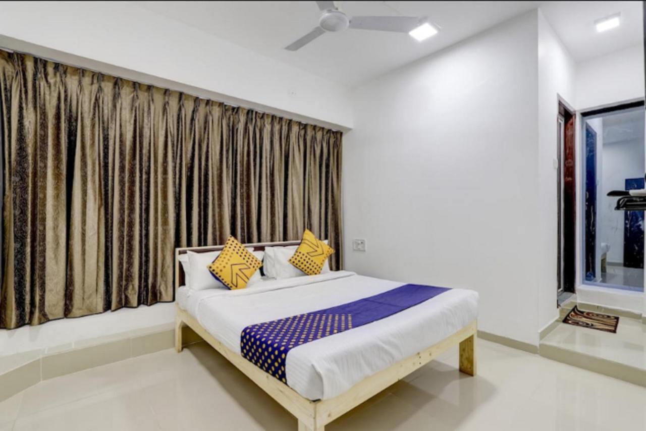 Hotel Nexus Surat Exterior foto